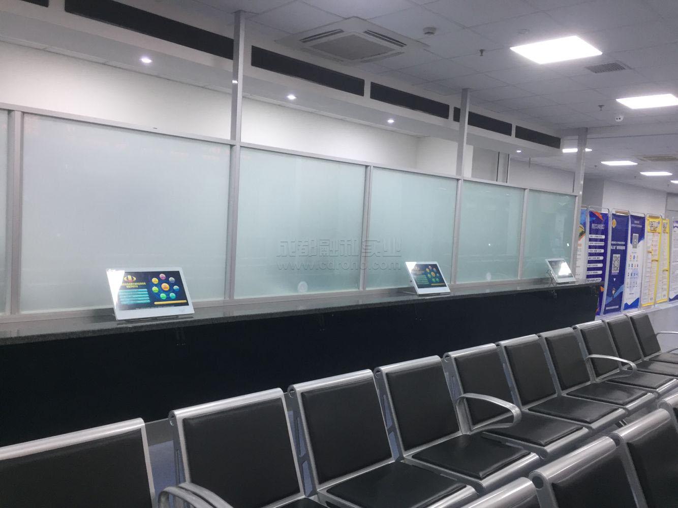 智慧稅務大廳之休息區桌面式導稅機安裝配置