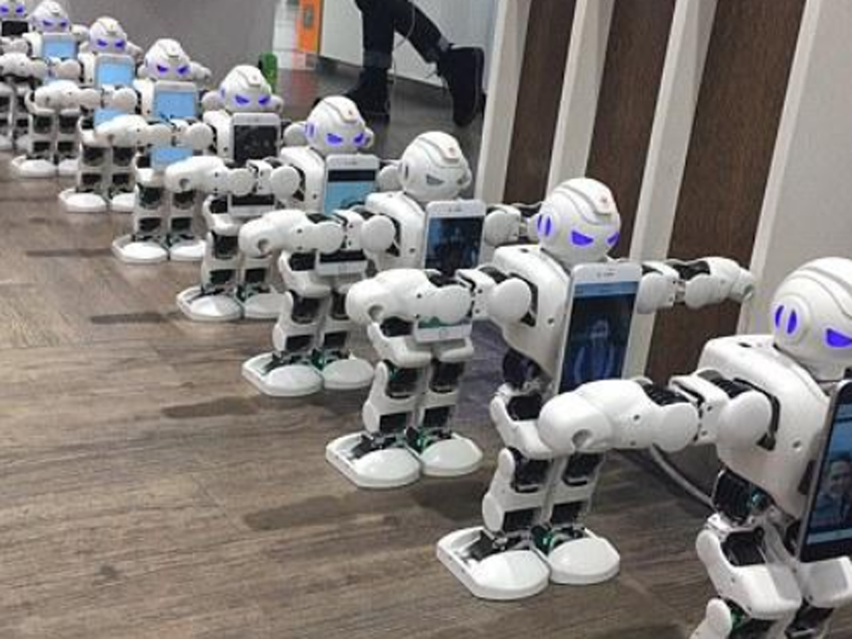 中國深圳智能機器人代替新西蘭人排隊購買iPhone 7，深圳造效果圖
