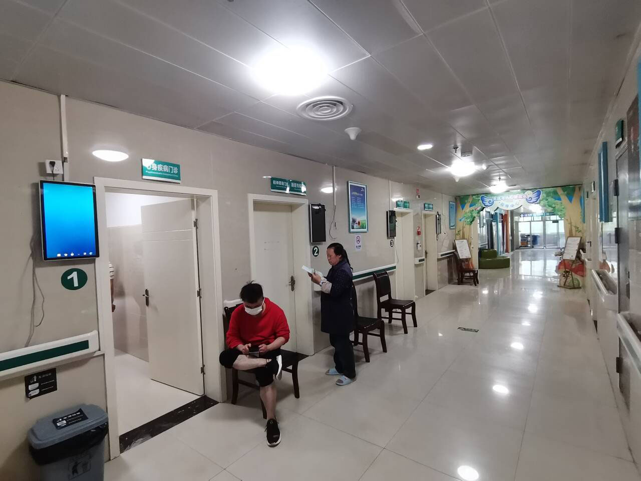 雅安市第四醫院智能硬件配套分診系統打造智慧醫院效果圖