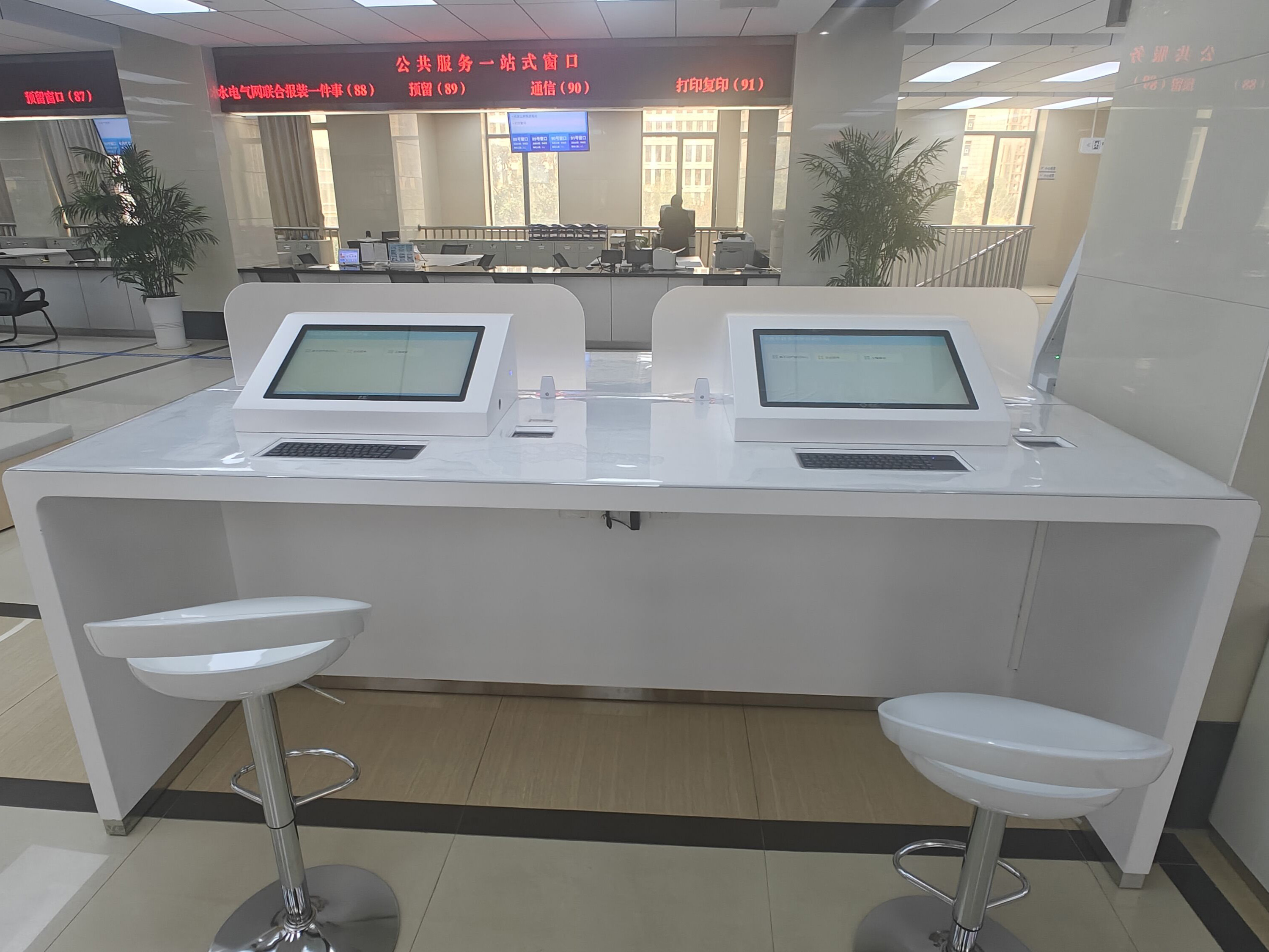 提升服務(wù)效率，填單系統(tǒng)助力智慧服務(wù)大廳建設(shè)。效果圖